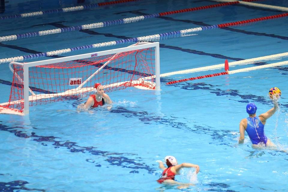 Ватерполистки «Спартака» дважды уступили «Югре» в Волгограде