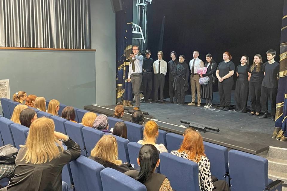 ВГИИКовцы впервые выступили на сцене ТЮЗа в Волгограде