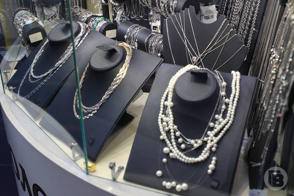 В Волгограде мужчина украл украшение у бывшей жены и продал его