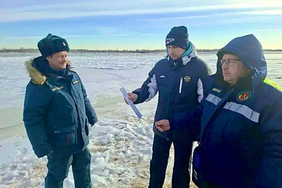 Во время Крещенских купаний волгоградцам напомнили правила безопасности на воде зимой