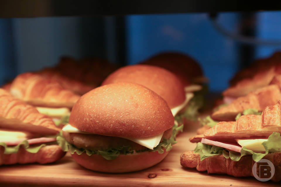 Волгоградцам рассказали о вредных и полезных перекусах