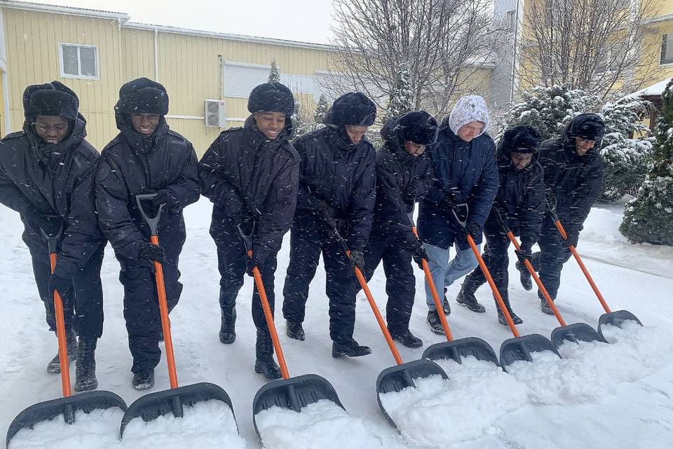 Африканцы из Волгоградской академии МВД впервые увидели снег
