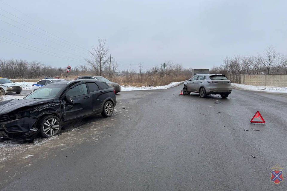 Женщина пострадала в тройном ДТП на юге Волгограда