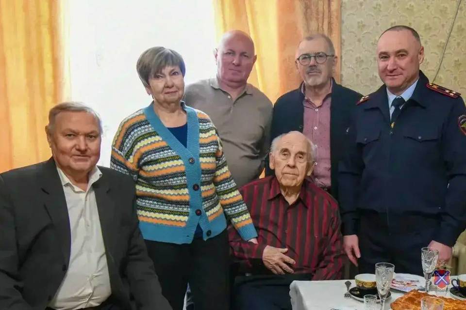 Ветерана ГАИ поздравили с 95-летием в Волгограде