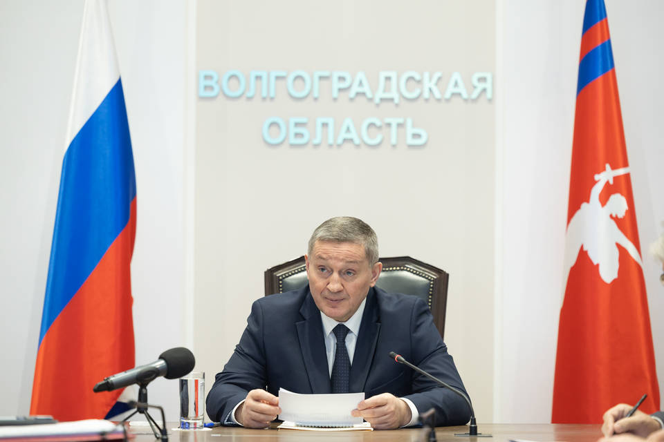 Губернатор Бочаров поставил задачи по подготовке к годовщине Сталинградской Победы