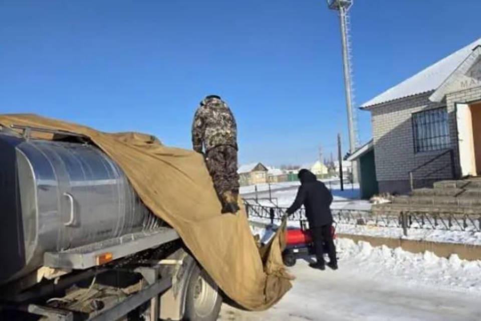 Пункт выдачи питьевой воды развернули в селе под Волгоградом