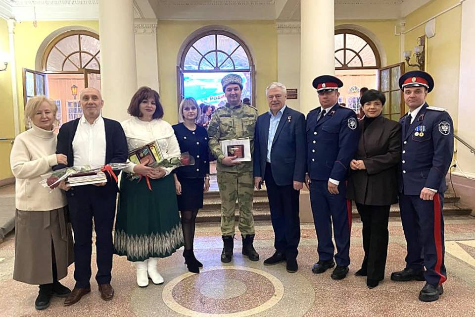 В Волжском наградили 80 активистов, помогавших на Донбассе