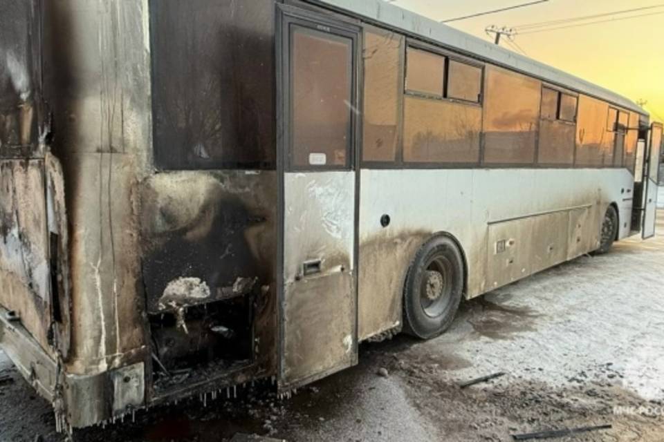 Автобус вспыхнул утром в Волжском