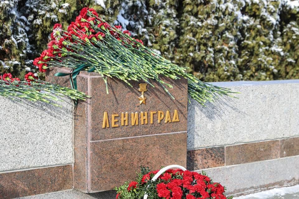 Память героев и жителей блокадного Ленинграда почтили в Волгограде