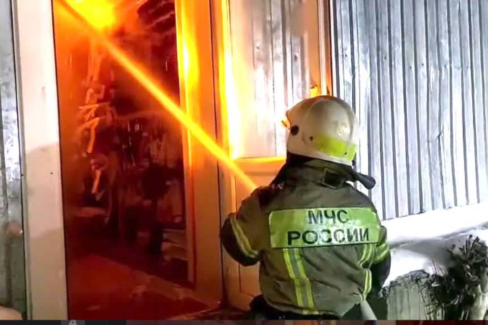 Пожар на Тулака: в Волгограде горит складской комплекс