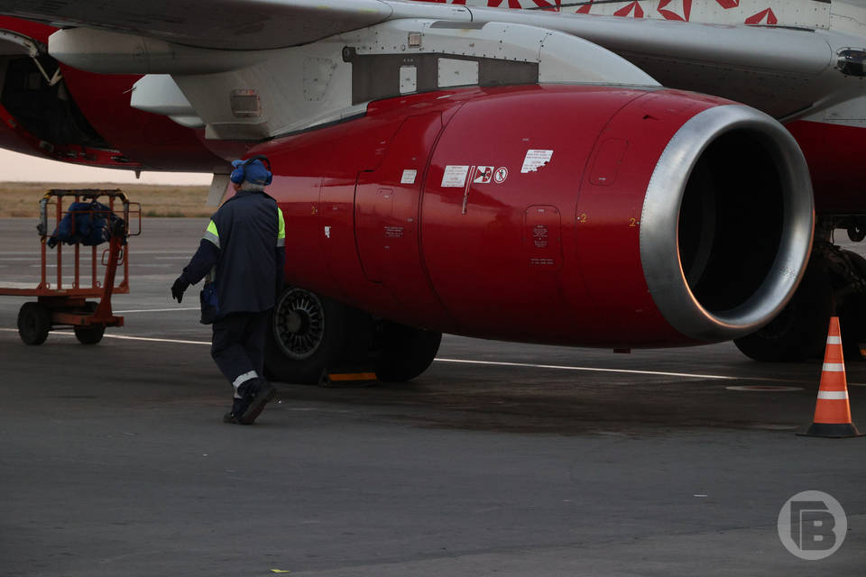 Аэропорт Волгограда спустя 12 часов возобновил работу