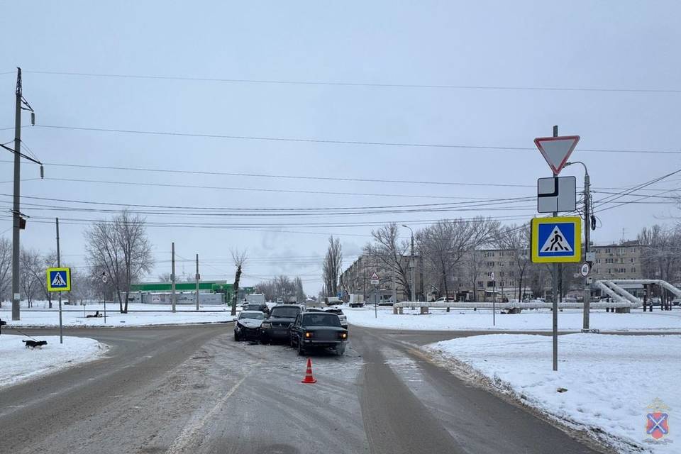 Двое детей разбились в тройном ДТП в Волгограде