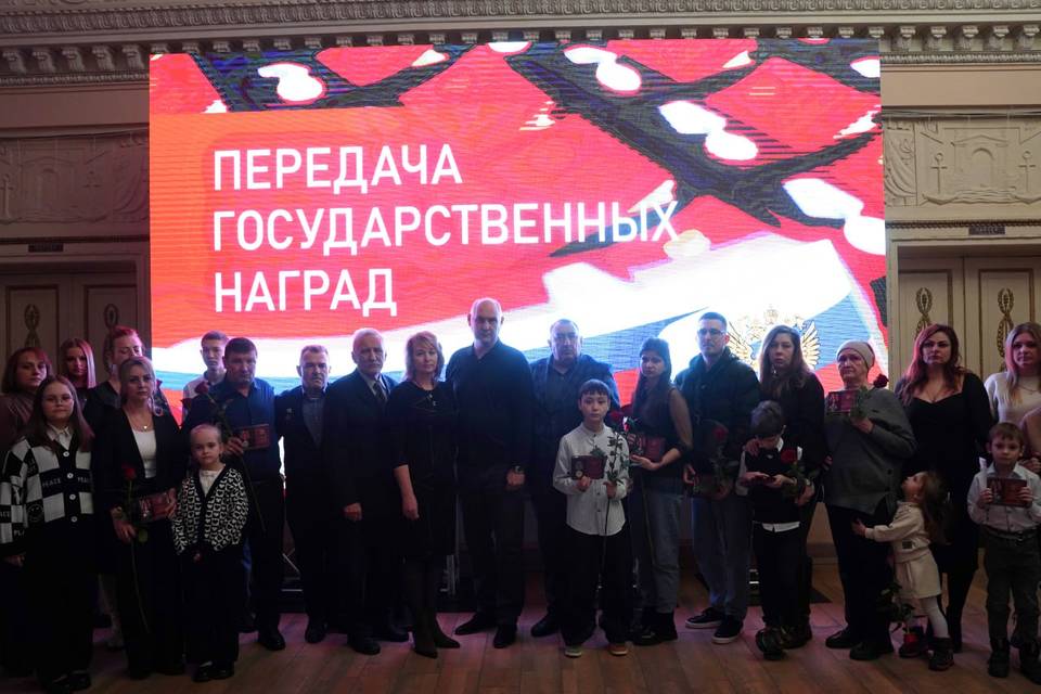 Ордена и медали семьям погибших воинов передали в Волжском