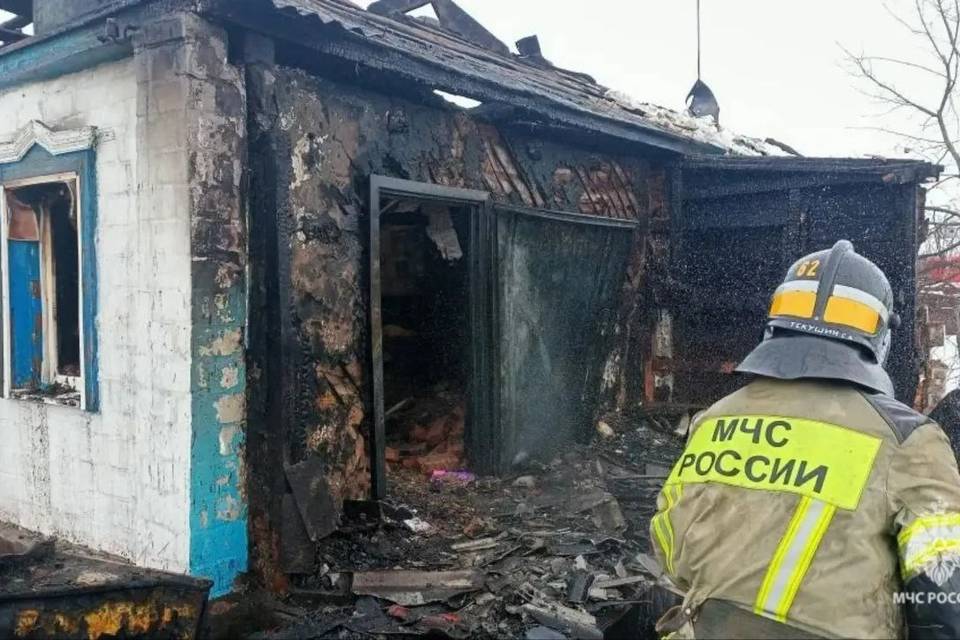 Под Волгоградом из-за неосторожной готовки сгорела летняя кухня