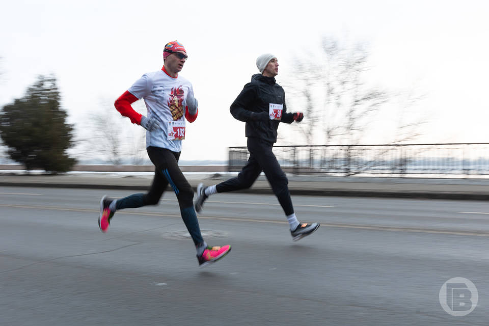 В Волгограде устроили массовый пробег в честь Сталинградской победы