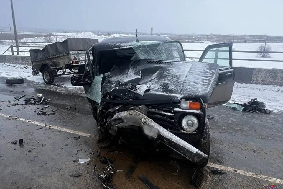 «Нива» и «Луидор» столкнулись на трассе под Волгоградом, есть раненый