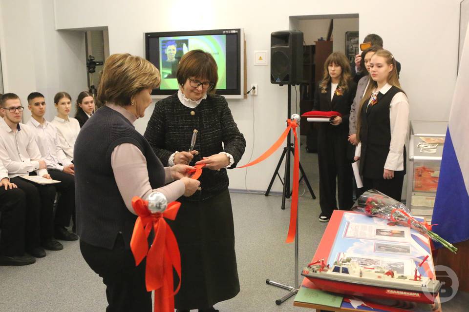Обыкновенный герой: в гимназии №3 Волгограда открылась парта Валерия Горбова