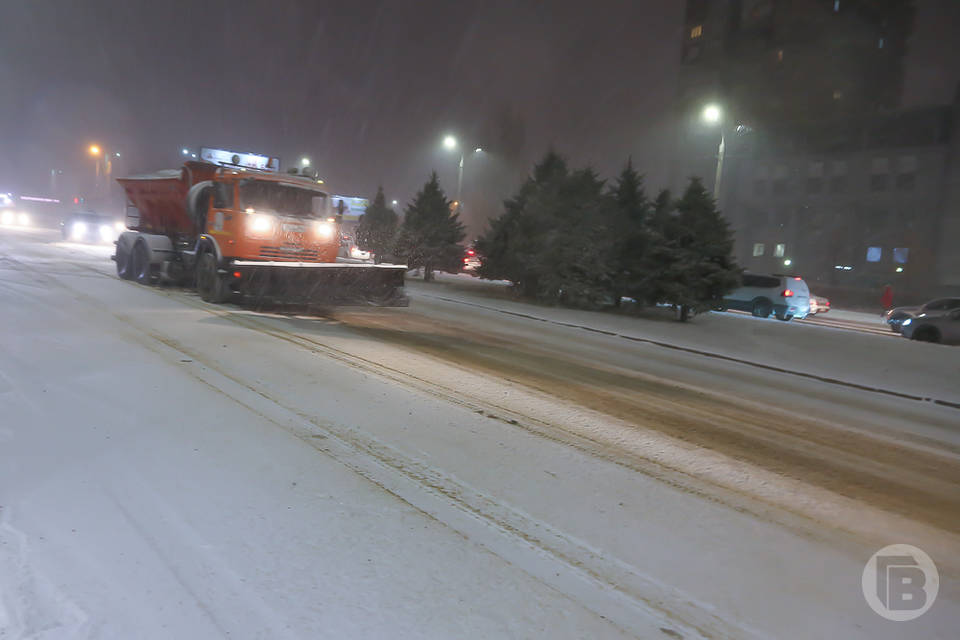 Андрей Бочаров провел оперативное совещание в связи со снегопадом