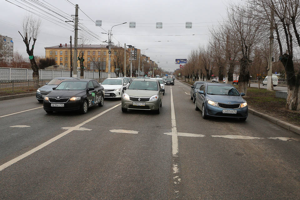 Участок дороги по улице Ангарской реконструируют в Волгограде