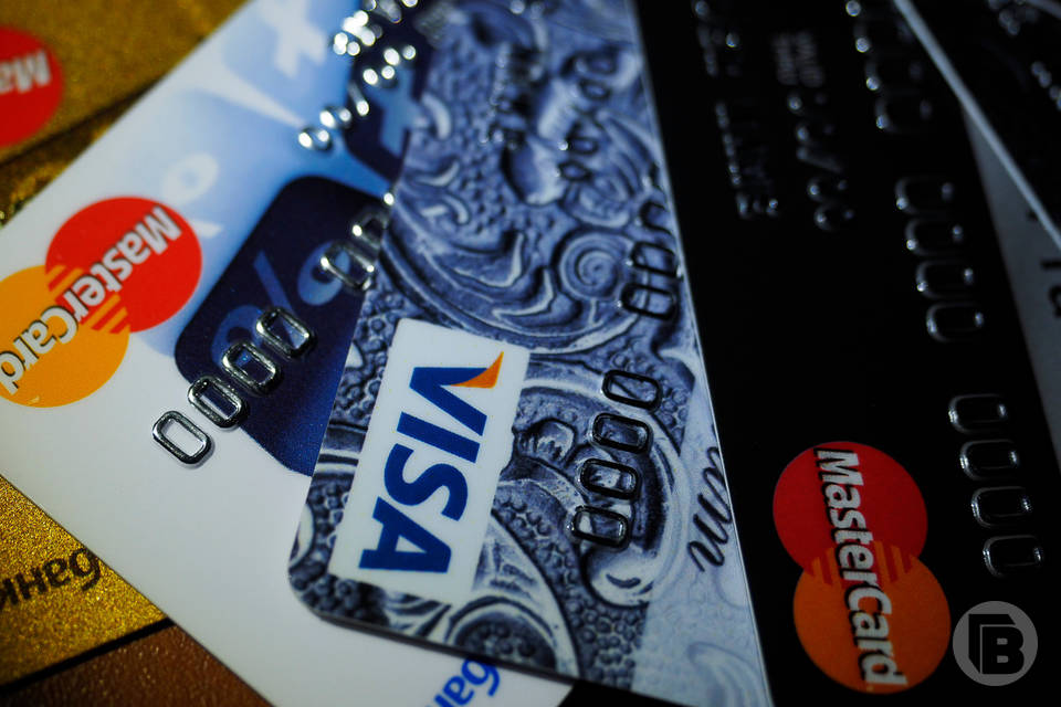 Волгоградцам запретят оформлять больше 20 банковских карт