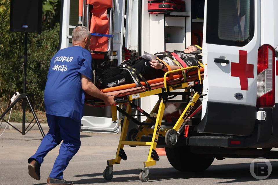 Под Волгоградом «Зикр» опрокинулся на обочине, есть пострадавший