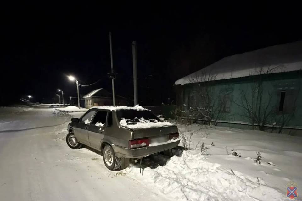 Угонщик застрял в сугробе под Волгоградом