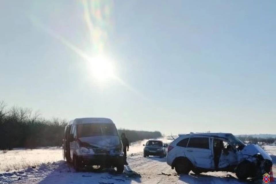 Двое детей разбились в тройном ДТП в Волгограде