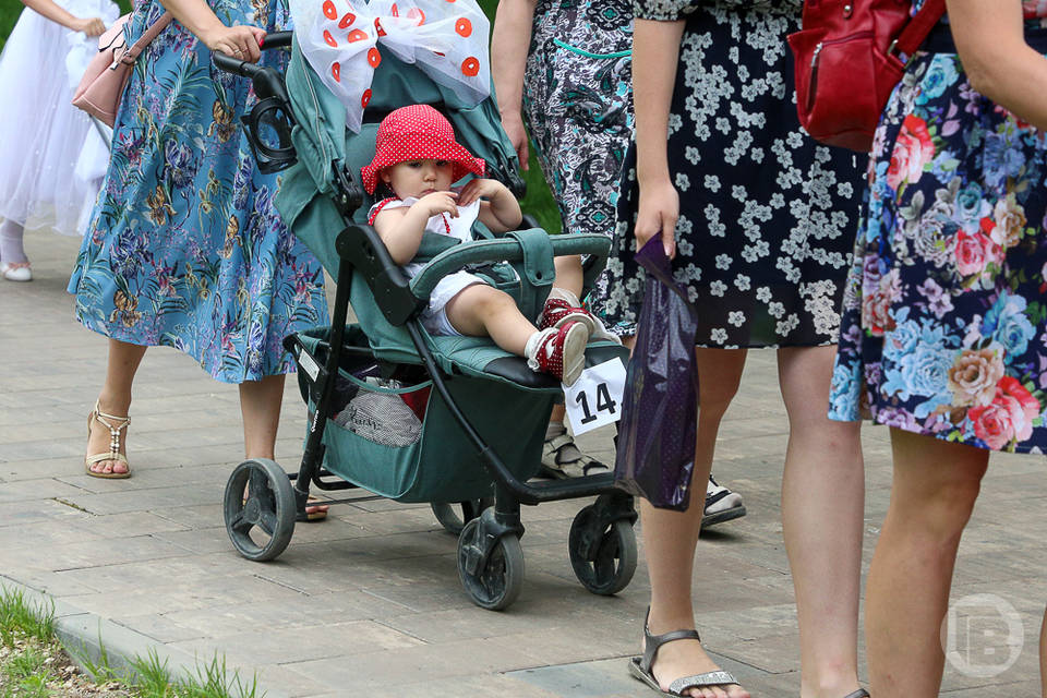 Размер пособия по уходу за ребенком до 1,5 лет увеличили волгоградцам