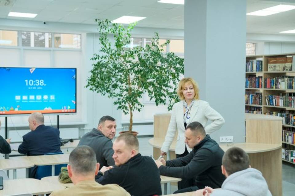 В Волгограде ветераны СВО начали курс «Голос героя»