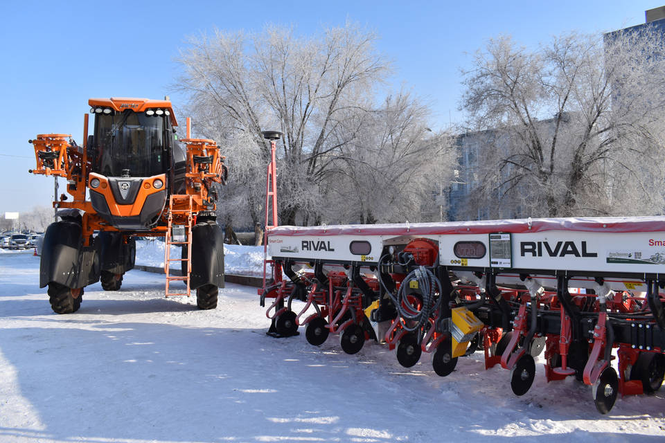 Волгоградские аграрии готовят технику и удобрения к весне