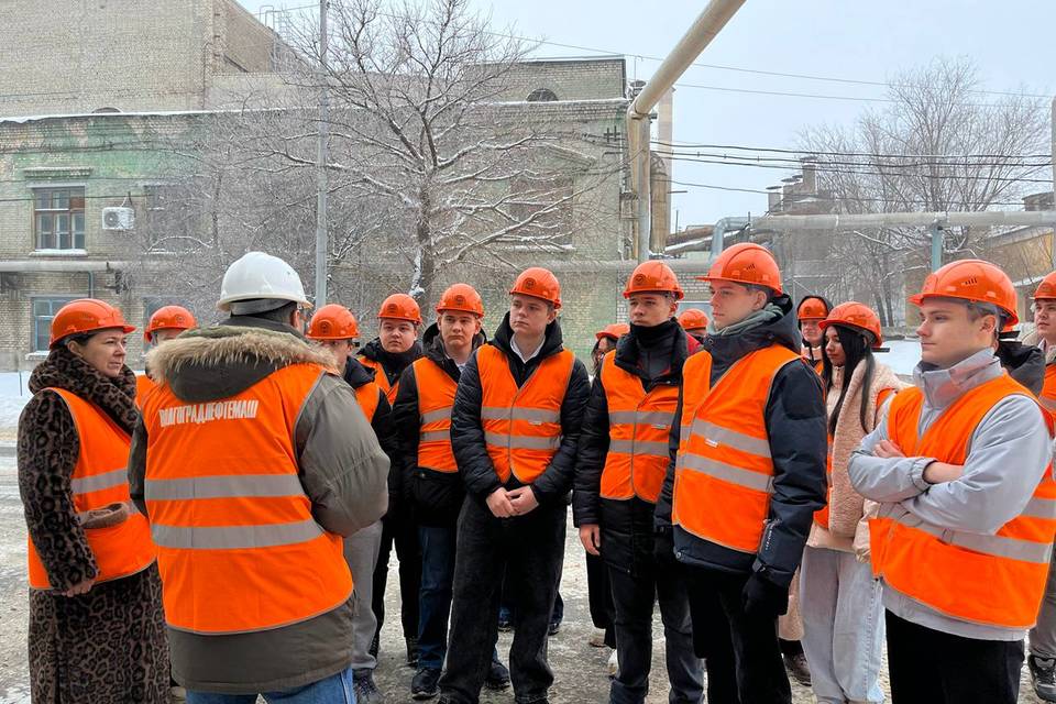 В Волгограде туристов возят на заводы