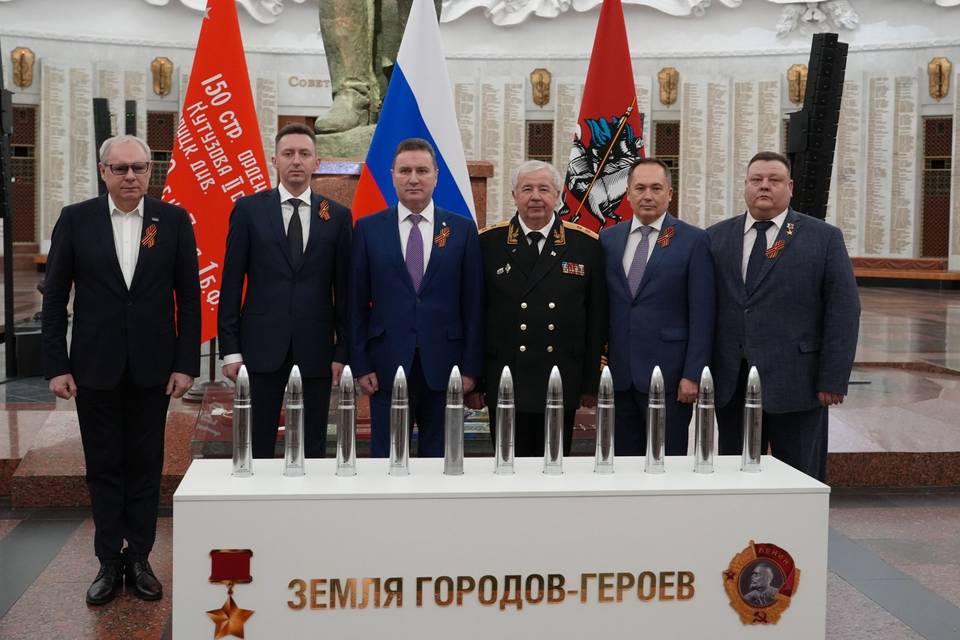 В музей Москвы передали капсулу с землей города-героя Волгограда и книгу «Сталинград. Без срока давности»