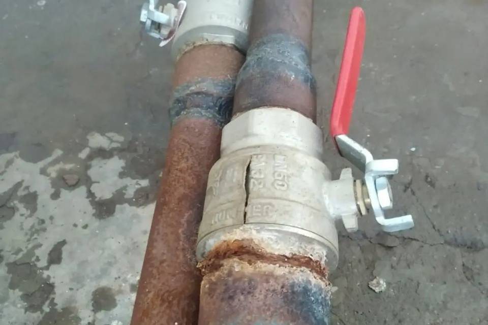 Промерзшие трубы пришлось отогревать в Волгограде