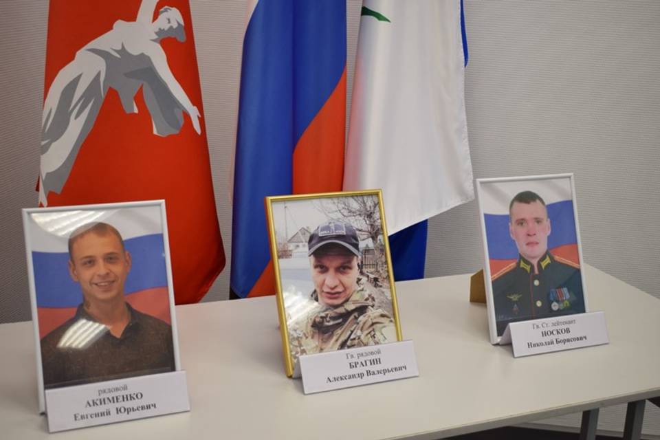 Трех бойцов СВО посмертно наградили под Волгоградом