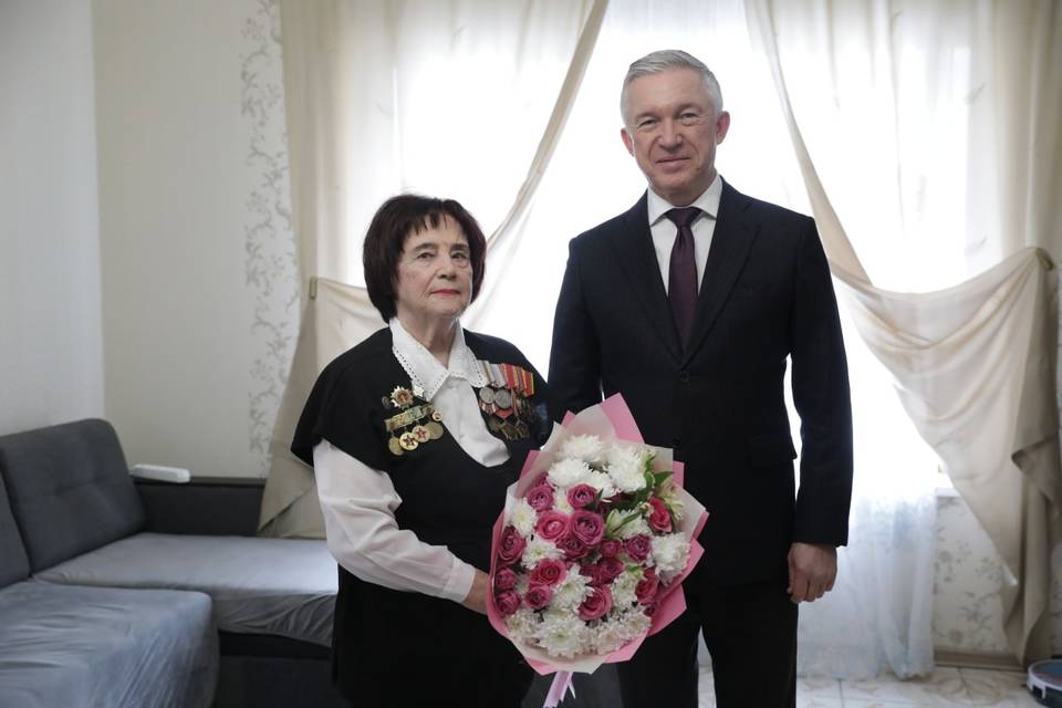 Президент Путин поздравил волгоградку Изабеллу Сурову с 90-летием