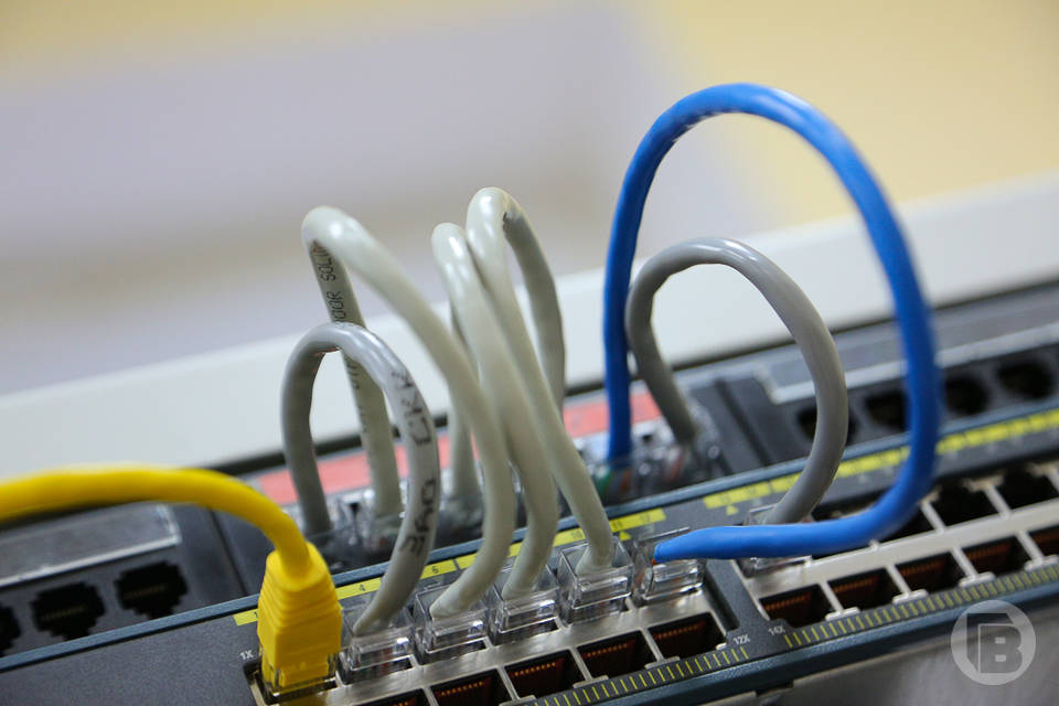 Волгоградцам могут отключить интернет при отказе замены кабеля на оптоволокно