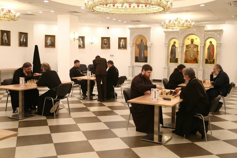 Волгоградские священники сразились в шахматном турнире