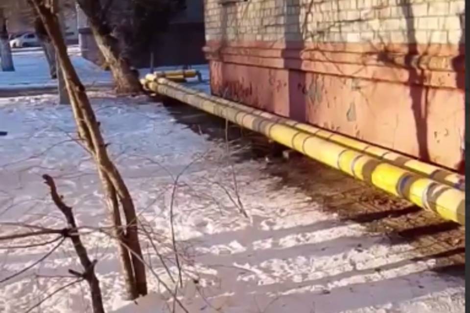 Теплотрассу в Тракторозаводском районе Волгограда одели в «скорлупу»