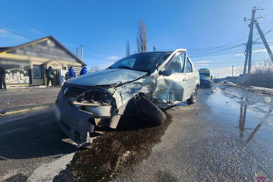 Четыре человека пострадали в ДТП под Волгоградом