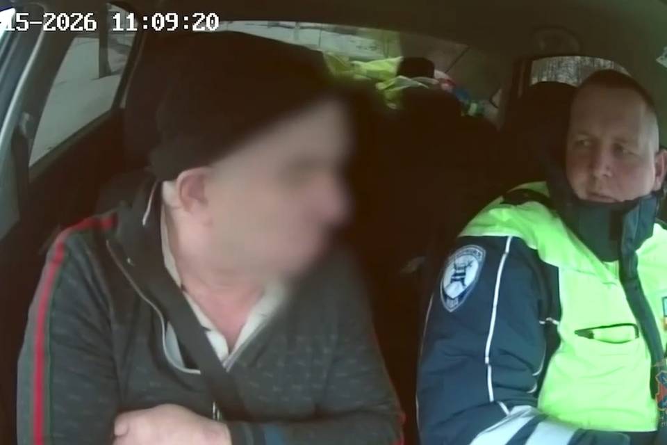 Под Волгоградом водитель без прав хотел подкупить полицейского деньгами из пачки сигарет