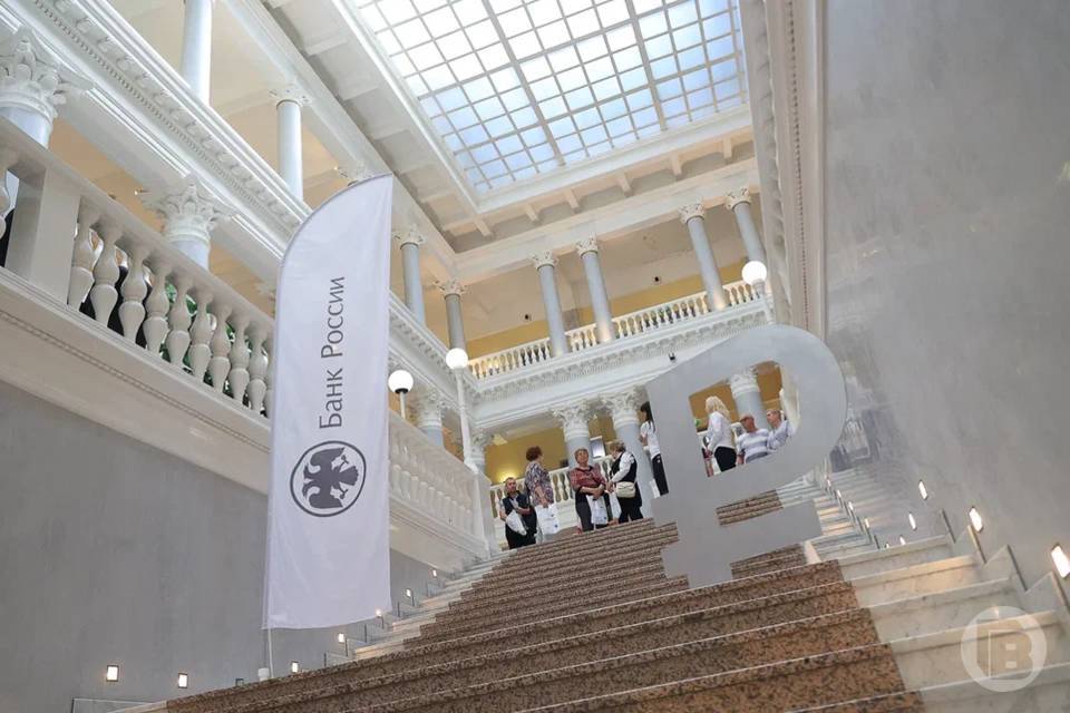 Более 600 млрд рублей хранят волгоградцы на банковских счетах