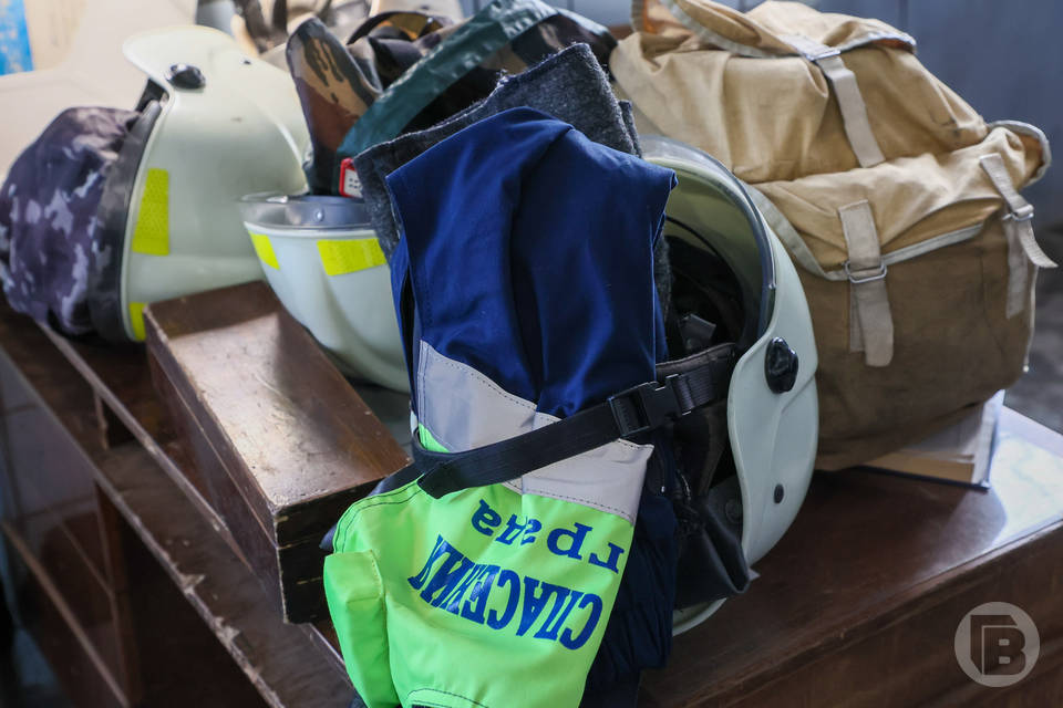 Мощный пожар тушили больше часа под Волгоградом