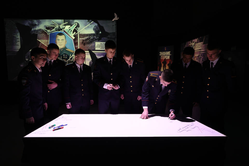 Выставка о героях СВО открылась в Волгограде