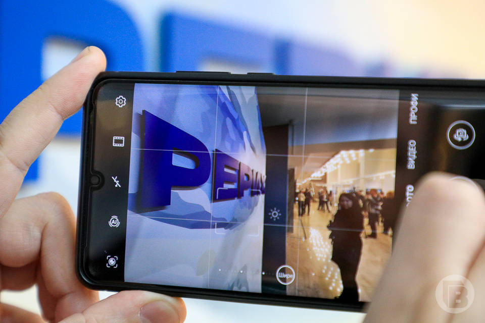 В руках у волгоградки несколько раз взорвался смартфон