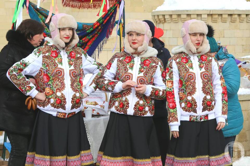 Блины, танцы, хороводы: как в Волгограде празднуют Масленицу