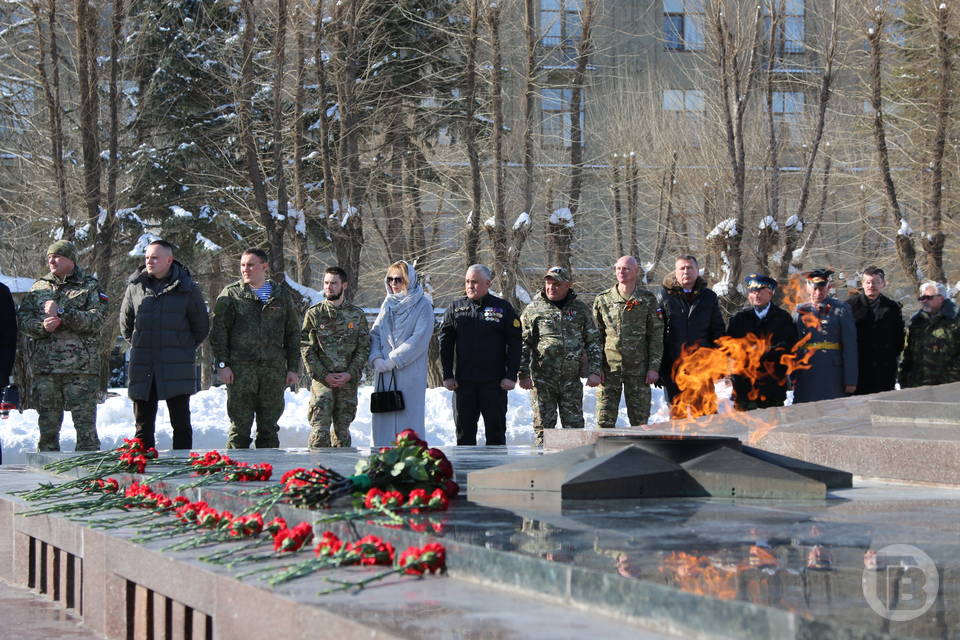 «Это праздник всенародный»: в Волгограде отмечают День защитника Отечества