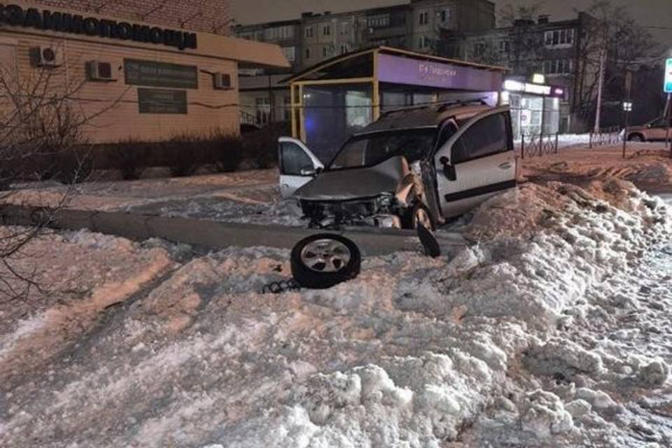 После пьяного ДТП машина волжанина развалилась на части