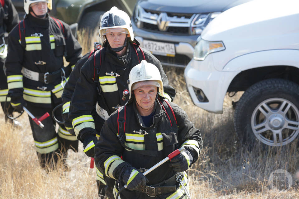 Два часа тушили пожар под Волгоградом