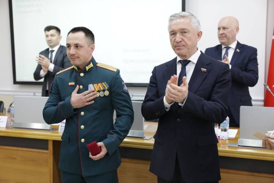 В Волгограде наградой «За верность Отечеству» наградили участника СВО