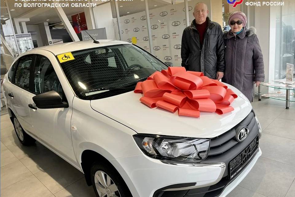 Пяти волгоградцам, пострадавшим на производстве, бесплатно дали машину